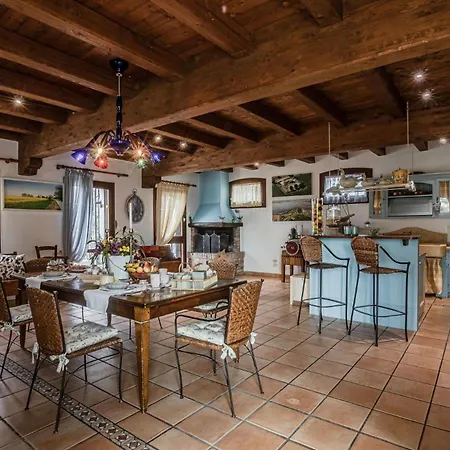 Enchanting Villa Allegra With Pool