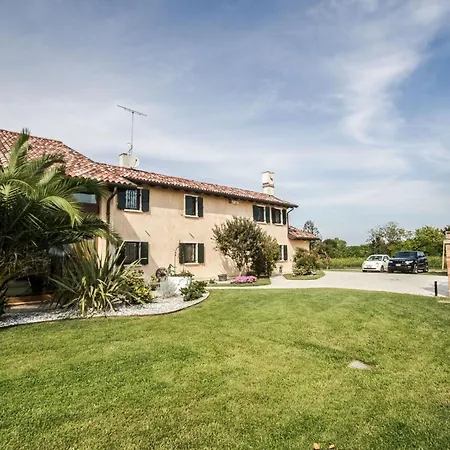 Enchanting Villa Allegra With Pool Lido di Jesolo